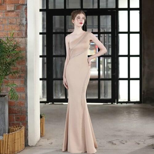 2021 New Elegant One Shoulder Sofe Satin Evening Dress Women Crystal Party Maxi Dress Self cultivation grace