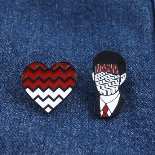 TV Twin Peaks Pin Brooches Dale Cooper Head Shape Heart Badge Pins For Women Men Bag Shirt Jewelry Accessory Gift