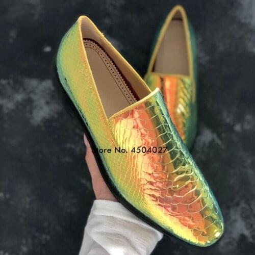 Pointed Toe Mens Loafers Shoes Luxury Fashion Snake Print Slip On Mens Party And Banquet Shoes Casual Flats