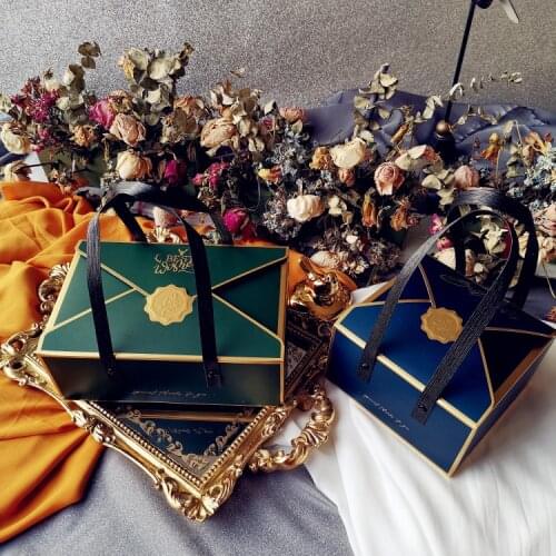 5pcs Gift Boxes Candy Cake Paper Box Packaging with Handle Cookie Chocolate Macaroon Wedding Gift Packaging Party folding Pouch