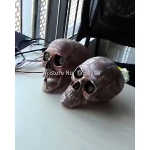 Takagism game Moving Green laser light shooting the skull heads to unlock prop for escape chamber room