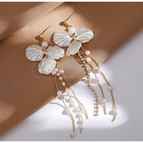 2021 New Romantic White Pearl Shell Tassel Earrings French Style Simple Elegant Shell Pearl Earrings for Woman Eardrop Jewelry