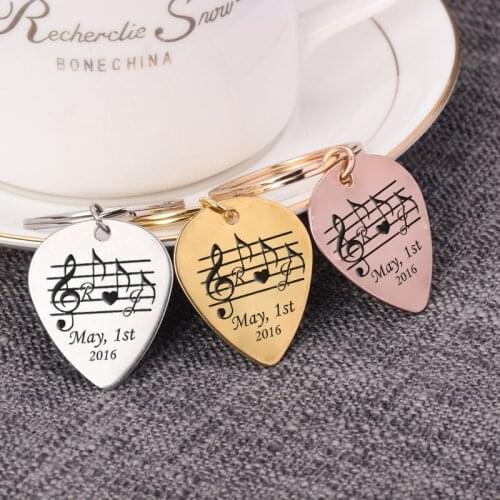 Guitar Pick Pendant Stainless Steel Keychain Personalized Date Charm Keyrings Jewelry Keytags for Music Lover Gift Accessories