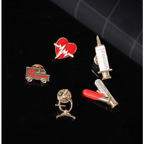 LW3 2PCS Ambulance Pins Medical Brooches For Women Fashion Metal Stethoscope Enamel Jewelry Men Jackets Badges Accessories Hija