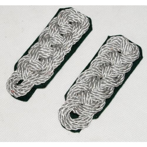 A PAIR OF WWII GERMAN OFFICER SHOULDER BOARDS