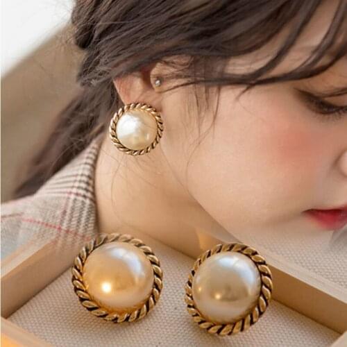 Retro Baroque pearl earrings, fashion exaggerated metal long geometric circle earrings, 2020 new design of wedding Jewelry