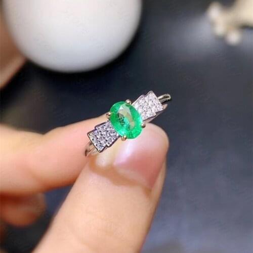 Natural emerald ring 925 silver ladies ring luxurious atmosphere dignified and elegant