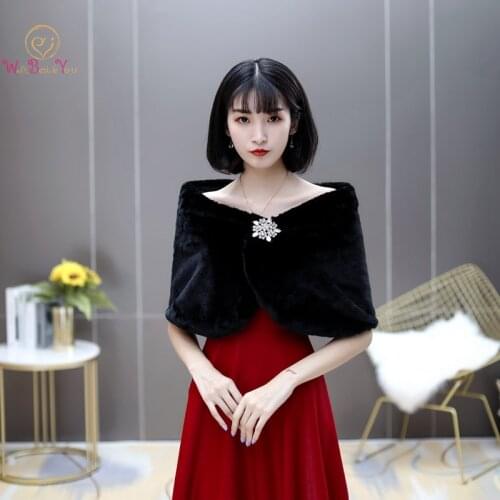 Walk Beside You 2020 Black Faux Fur Wedding Wrap with Crystal Brooch Party Bolero Shrug Winter Cape in stock