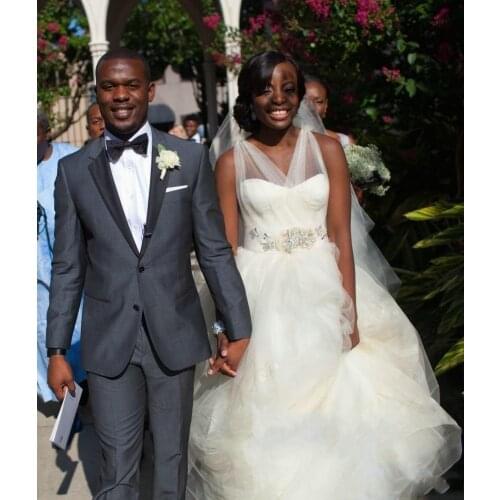 Fashionable Two Buttons Gray Groom Tuxedos Notch Lapel Groomsmen Men Blazers Suits (Jacket+Pants+Tie) NO:390