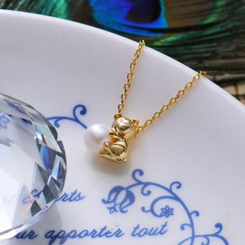 Cute pet drives super Cute Q animal bear hug natural fresh water pearl necklace women choker female accessory chain