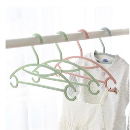 5pcs/lot baby plastic hangers for clohtes family childs anti-skid clothing hanger childs clothing rack