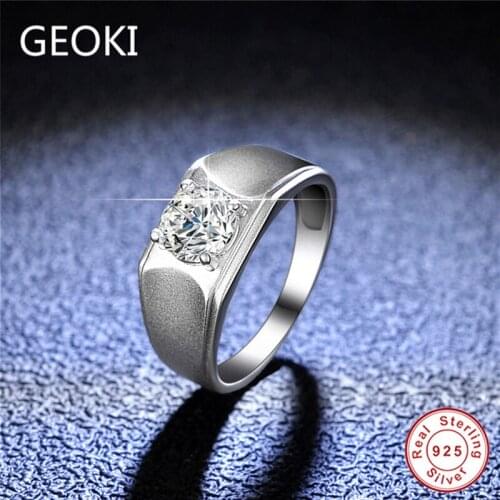 Geoki 925 Sterling Silver 1 Ct Passed Diamond Test D Color VVS1 Moissanite Wide Ring Perfect Cut Stone Solitair Wedding Ring Men
