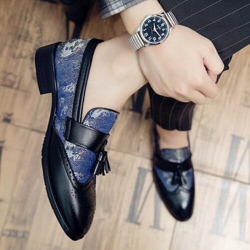 XQWFH Red Canvas Loafers Mens Moccasins Tassels Slippers Casual Shoes Man Flats Genuine Leather Dress Shoes Ethnic Style