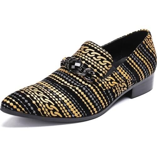 Summer Fashion New Mens Shoes Casual Personality Metal Pointed Classic Retro Leather Lazy Graffiti Love Mens Shoes