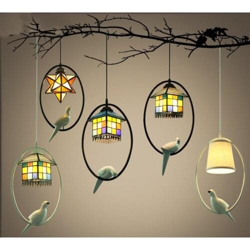 Nordic Creative Tiffany Style Black Iron Resin Bird with Stained Glass Lampshade LED E27 Bulb Pendant Light for Aisle Home