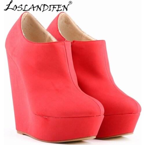 LOSLANDIFEN Suede Pumps
