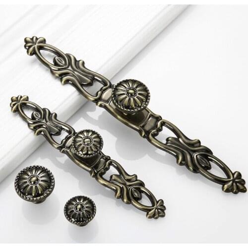 2 pcs Vintage Door Handles Metal Antique Knobs and Handles for Kitchen Cabinets Pulls Cupboard Handles Closet Furniture Handle