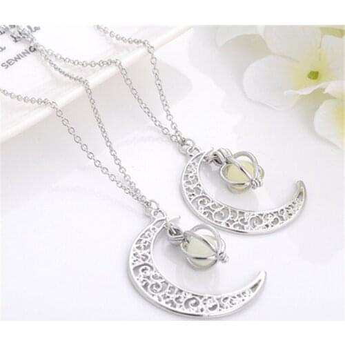 Christmas Gift Glow Necklace Cresent Moon Necklace Jewelry Luminous Dangle Pendant with Glow In the Dark For Birthday Party