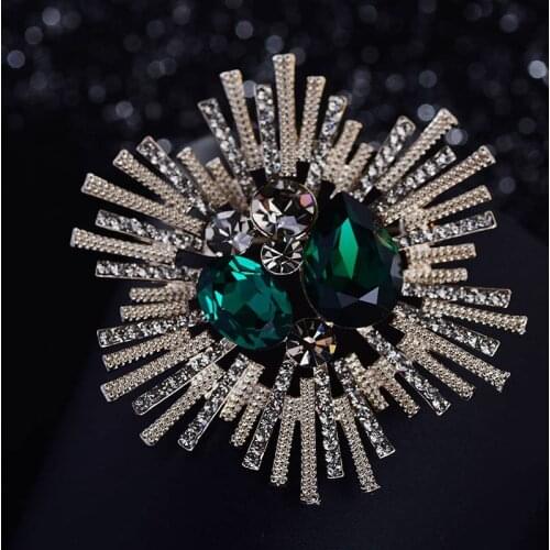 2021 New European Big Flower Brooch Shinny Crystal Rhinestone Corsage Elegant Exaggeration Pin Coat Suit Accessories Luxe Broche