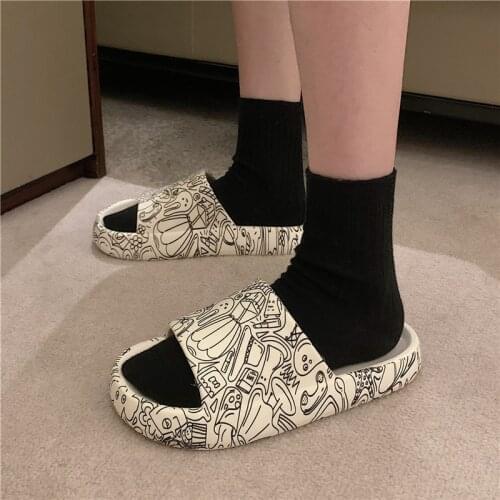FUNNY FUNKY VIP Slides for Women Thicken EVA Soft Bath Slip Cute Ins Graffiti Design Comfortable Antislip Sole Flat Shoes