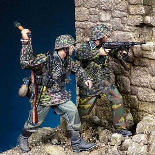 1/35 Scale Resin Figure Building Kit With Base