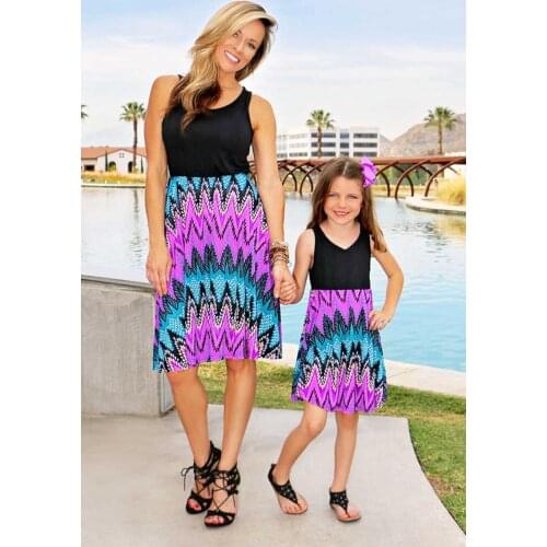 Mother And Daughter Colorful Wave Dresses 2018 Family Matching Clothes Kids Parents Matching outfits Mommy And Me Dress