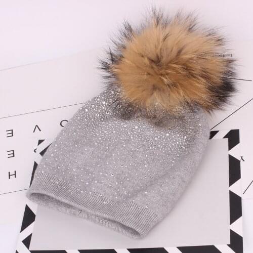 Female knitting wool hat big raccoon hair drills very true hair in the fall and winter hats for women pompom