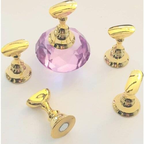 1set = 1pc Crystal Holder + 5pcs Chesses Stand Magnetic Nail Tip Practice Stand Base Holder Nail Art Display Stand Manicure Tool