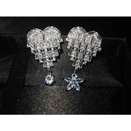Luxury Heart Asymmetry Drop Earrings Romantic Fashion Silver Jewelry Inlay Crystal Zircon For Women Wedding Party Birthday Gift