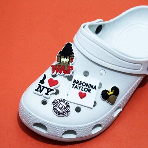 The Charm Of Crocodile Hole Shoes Designer Charm Crocodile Childrens Rainbow Black Life Material Shoe Accessories Accessories