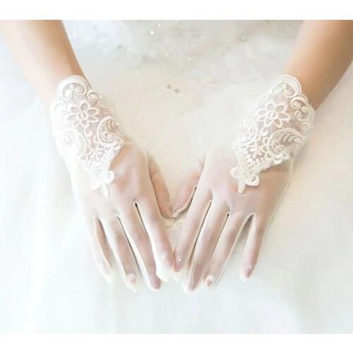 Short Wedding Bridal Hand Gloves Lace Appliqued Perspective Intricate Flower Embroidery Trim for Wedding Bridal Accessories