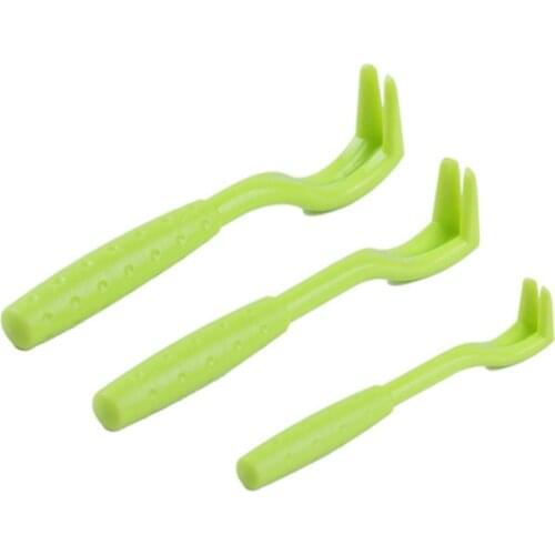 Hot New 3PCS Pet Tick Removal Tool Flea Remover Tool Scratching Hook Remover Pet Cat Dog Grooming SuppliesTweezers Comb Plastic