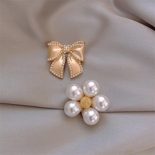 MODAGIRL Elegant Gold Color Flower Brooches Pins with Pearl Bowknot Brooch on Collar Womens Jewelry Free Shipping