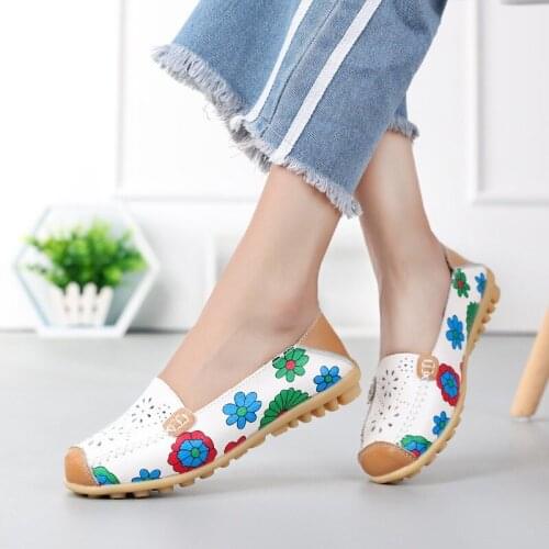 Hot Mother Shoes Sale Flat Women Shoes Vintage PU Leather Loafers Flower Cute Ladies Footwear Candy Colors Plus Size