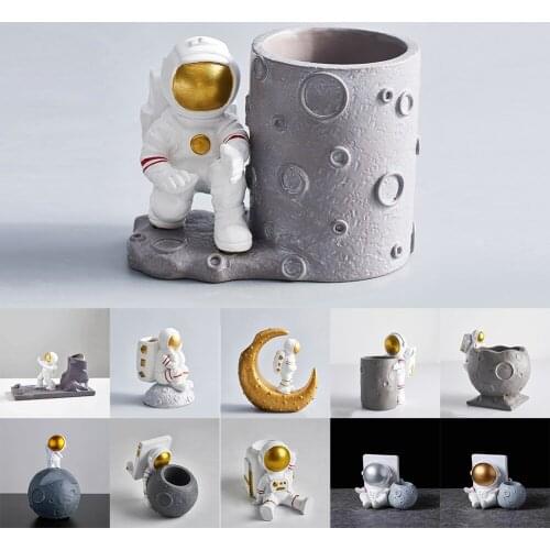 Desk Astronaut Pen Holder Figurines For Interior Decoration Bookshelf Office Astronaut Cosmonaut Statues Gift For Man Boyfriend