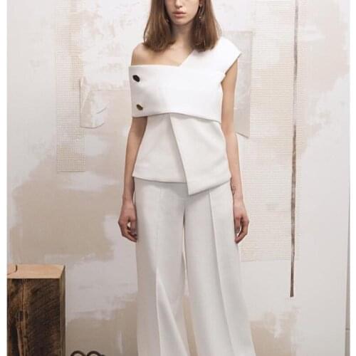 Women T-shirt 2021 Spring and Summer Two Button White Black Irregular One Shoulder Womens Short Sleeve Top