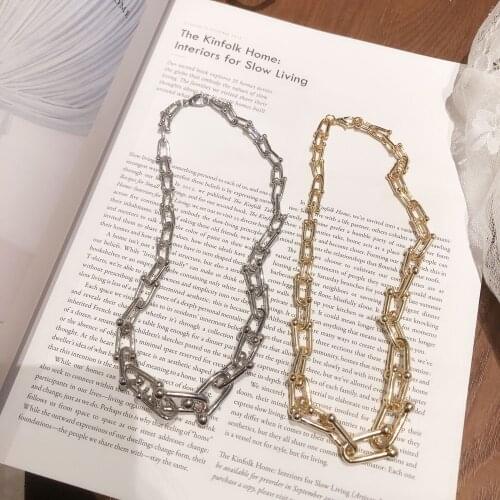 HUANZHI 2019 New Trend Hip hop Punk Buckle Interlocking Metal Buckle Short Paragraph Necklace for Women Girls Party Jewelry