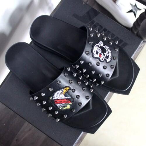 Fashion Hot New 2018 Tiger Embroidery Flats Slippers Mens Slides Rivets Sandals Summer Rome Style