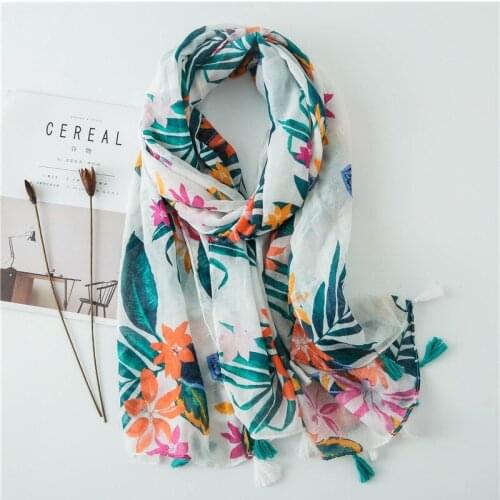 2020 New Fashion Autumn Women Cotton Scarf Flower Beach Hijab Shawls and Wraps Female Foulard Echarpe Designer Bandana