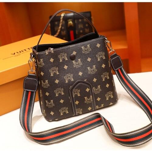 2021 new European and American retro bucket bag messenger bag womens shoulder bag large capacity wild fashion printing handbag