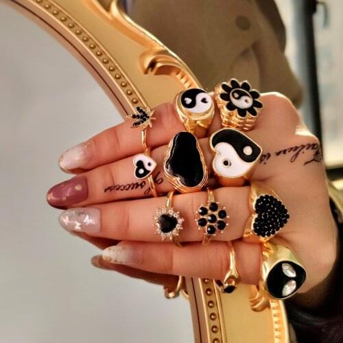 JUST FEEL Black Enamel Heart Yin Yang Rings For Women Crystal Flowers Alien Clouds Rings Geometric Statement Party Jewelry Gift