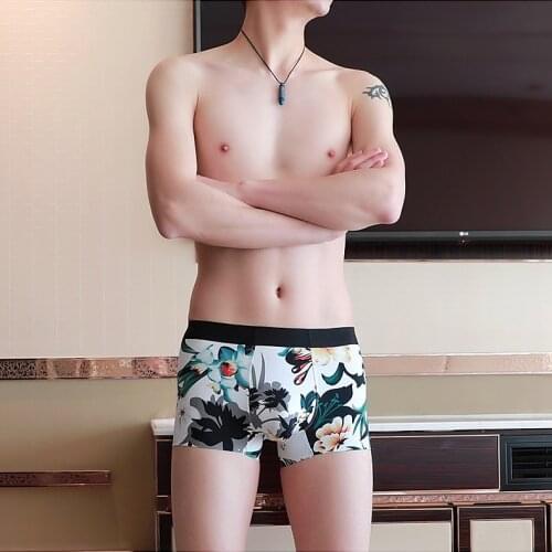 2020 Mens Sexy Mid-Waist Boxers Ice Silk Comfortable Breathable Trackless Printing Underwear