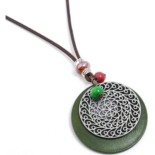 Vintage Fashion Women Big Pendant Necklace Classic Flower Round Wood Beads Charm Long Statement Chain Girl Retro Casual Jewelry