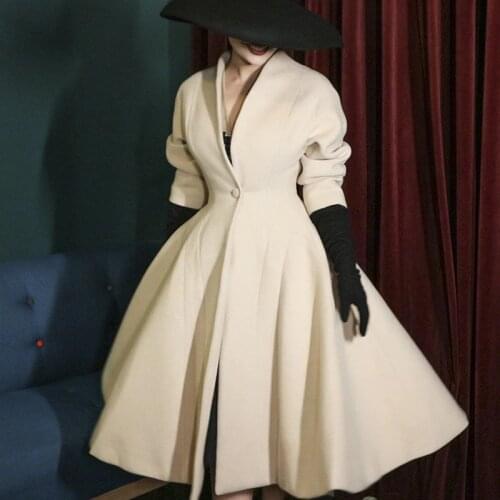 Le palais vintage Women's Beige Coats