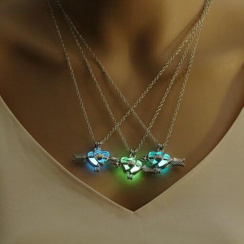 Lovers Glowing Necklace Women Heart Contacted Together Pendant Necklace Glow in the Dark Necklaces Jewelry