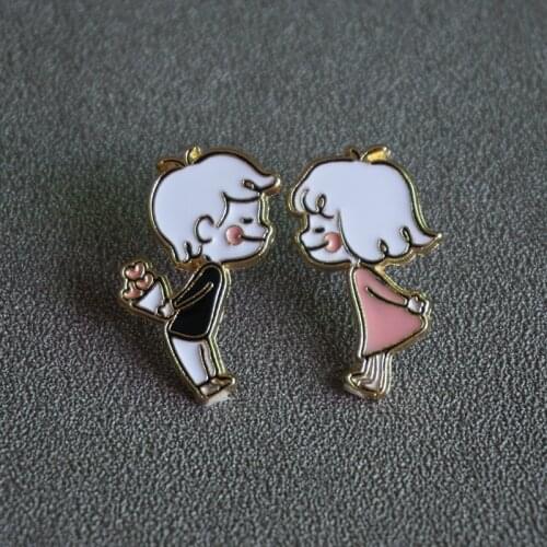 Boy and Girl Romantic Couple Brooches Lovely Enamel Pin Bag clothes Lapel Pin Badge Jewelry Gift for Lovers