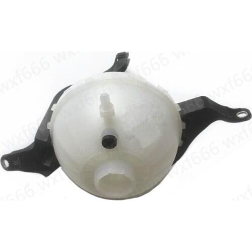 Water tank kettle Antifreeze kettle Back to the kettle F10b mwF18 F07 520LI Expansion kettle Liquid storage tank Cooling kettle