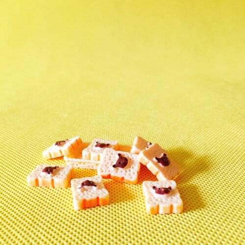 NEW~10 pcs Toast/bread/miniatures food/lovely cute/fairy garden gnome/moss terrarium decor/bonsai/figurine/doll house decor