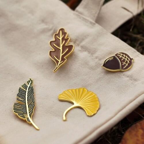 Ginkgo biloba Pine cone Green leaf Pins and Brooches for Women Men Lapel Pin Backpack Bags Hat Badge