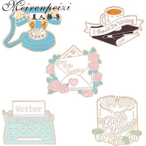 Meirenpeizi Typewriter Enamel Pin Pink Black Grey Brooches Lapel pins Badges Denim Jeans Bags Jewelry Gift for Writer Jewelry